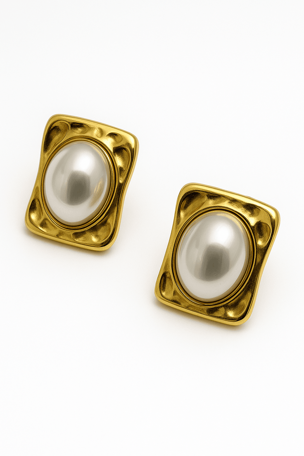 The Sophia Studs Earrings thumbnail 3