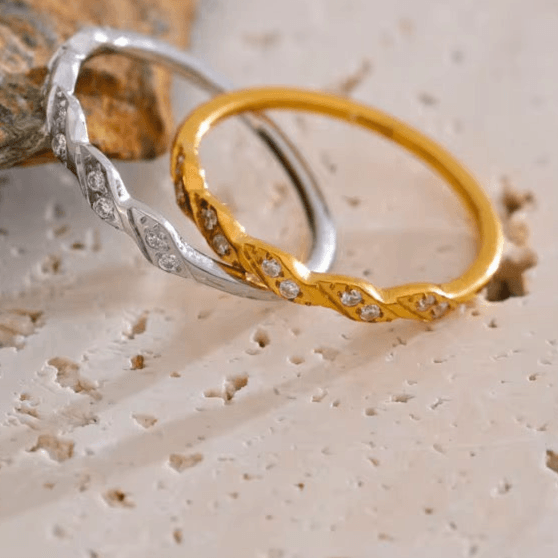The Elodie ring thumbnail 3