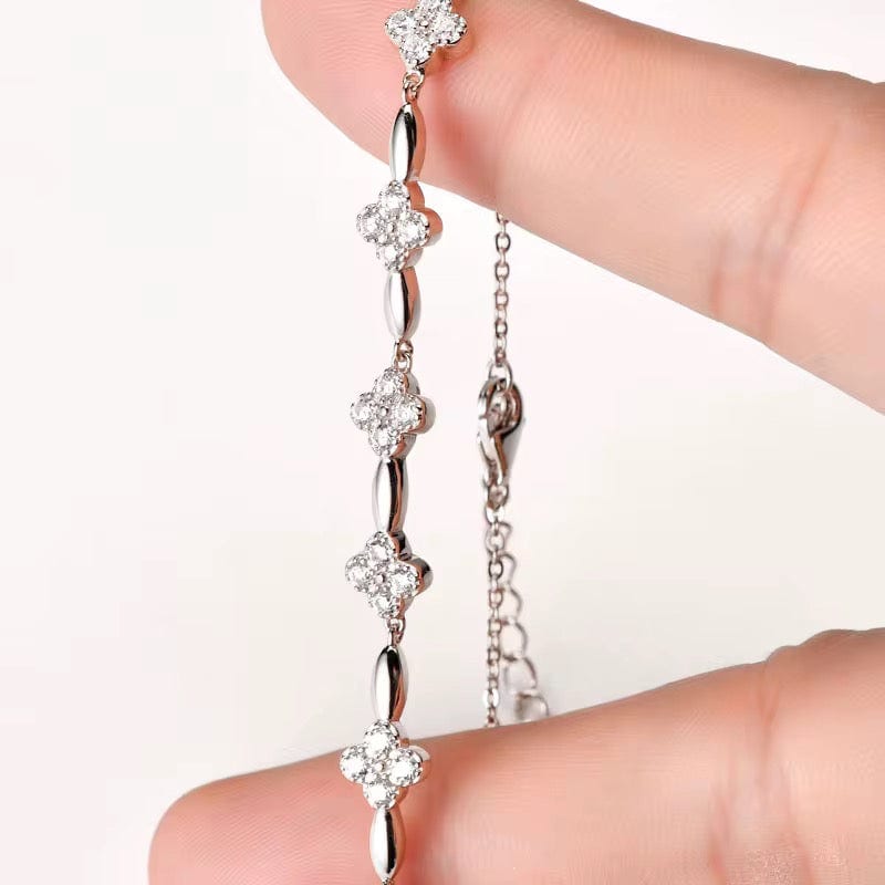 Adélia Moissanite Clover Bracelet 925 Sterling Silver Adjustable Luxury Bracelet thumbnail 2